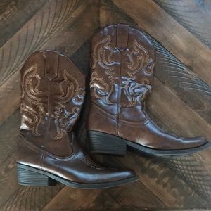 Madden Girl cowgirl boots size 8